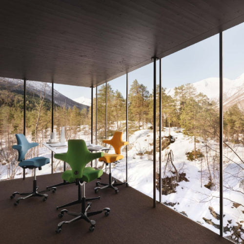 How do you properly use a HAG Capisco chair?