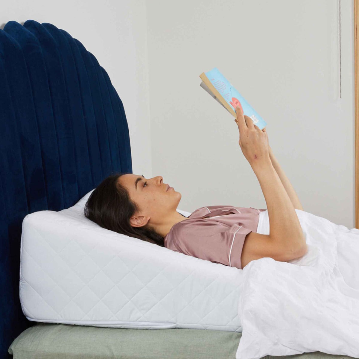 Therapeutic Pillow Contoured Memory Foam Bed Wedge
