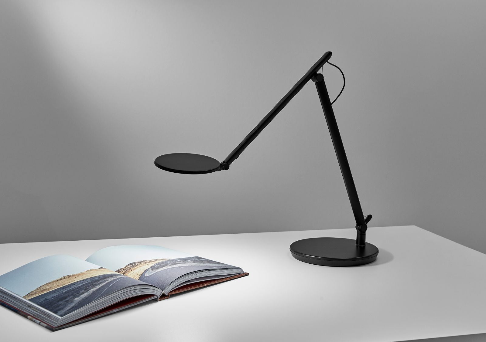 Humanscale Nova Task Light, 3000K with Desktop Base