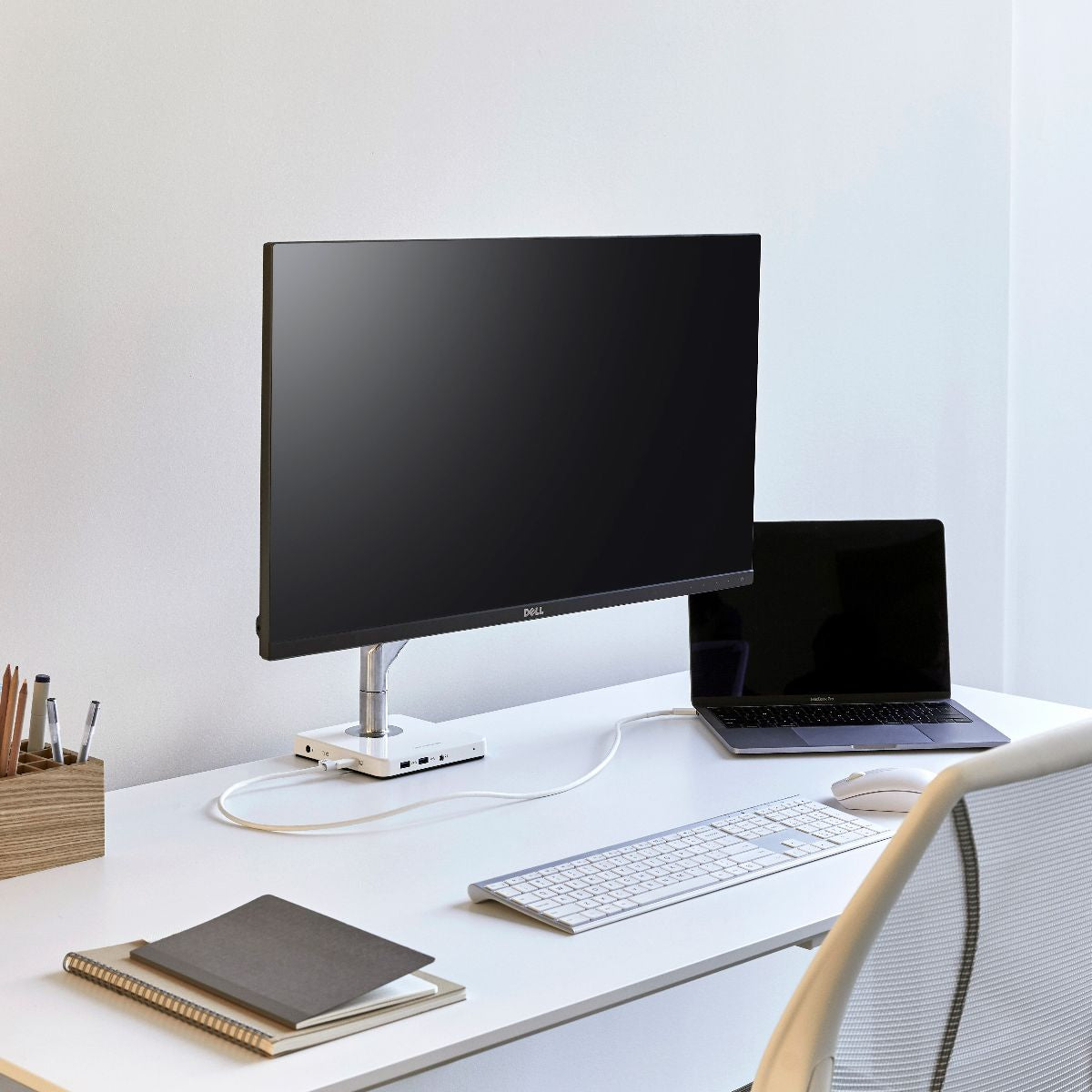 Humanscale M2.1 Single Monitor Arm, Angled/Dynamic Arm Link, Bolt-Thru Mount