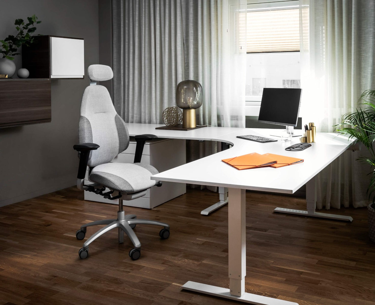RH Mereo 220 Office  Chair Black Frame With Headrest